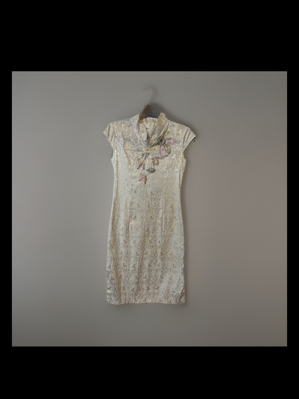 Ivory Lace Midi Cheongsam Dress with Floral Embroidery - Picture 2 of 4